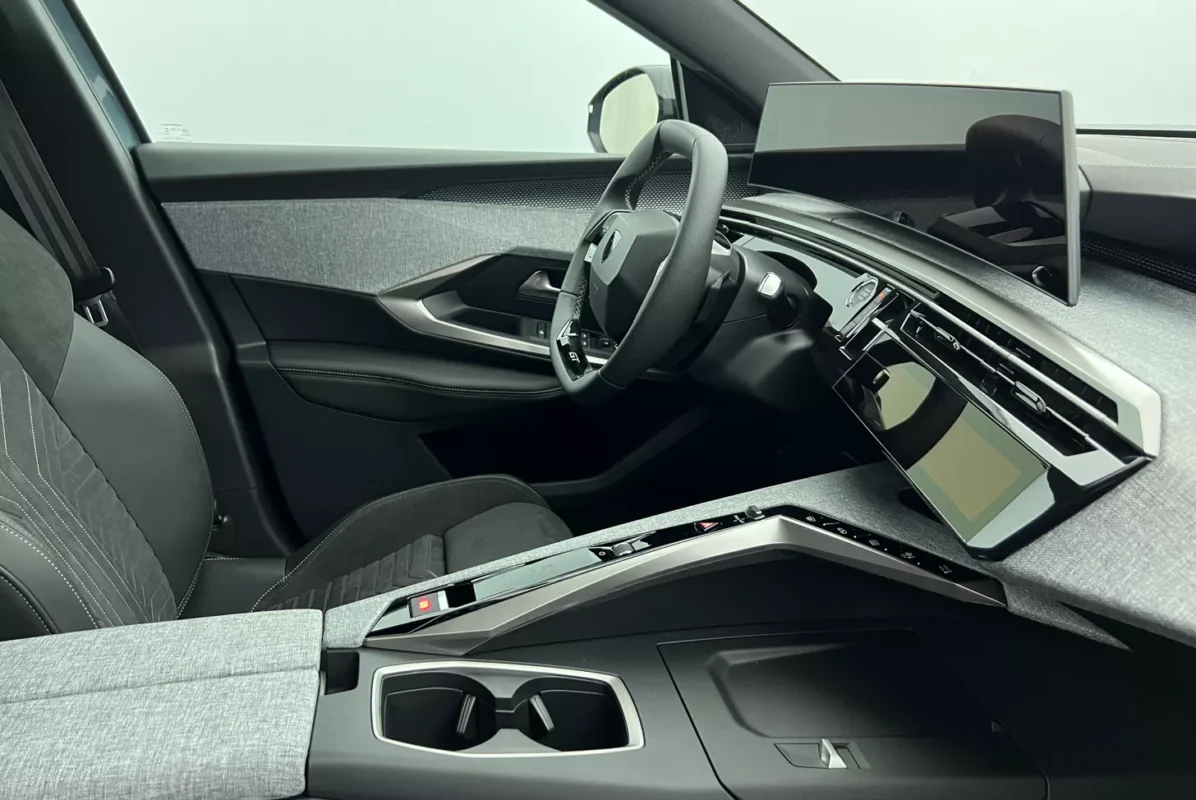 PEUGEOT 3008 GT Hybrid 145 e-DCS6 - Image 18