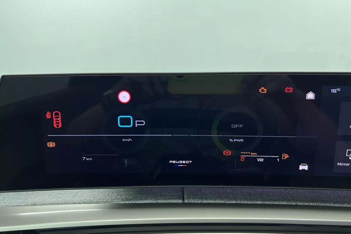 PEUGEOT 3008 GT Hybrid 145 e-DCS6 - Image 15