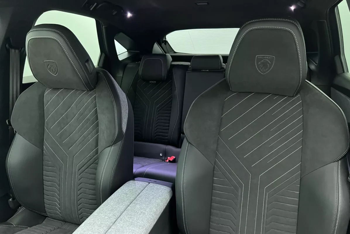 PEUGEOT 3008 GT Hybrid 145 e-DCS6 - Image 13