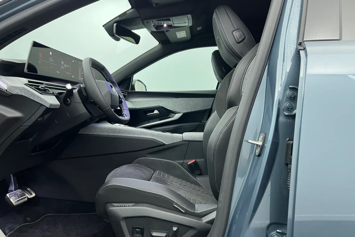 PEUGEOT 3008 GT Hybrid 145 e-DCS6 - Image 12
