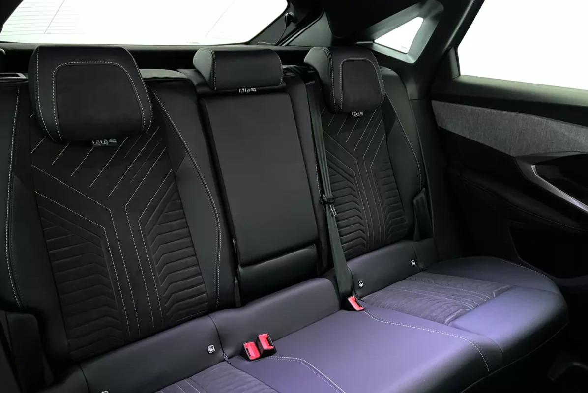 PEUGEOT 3008 GT Hybrid 145 e-DCS6 - Image 10