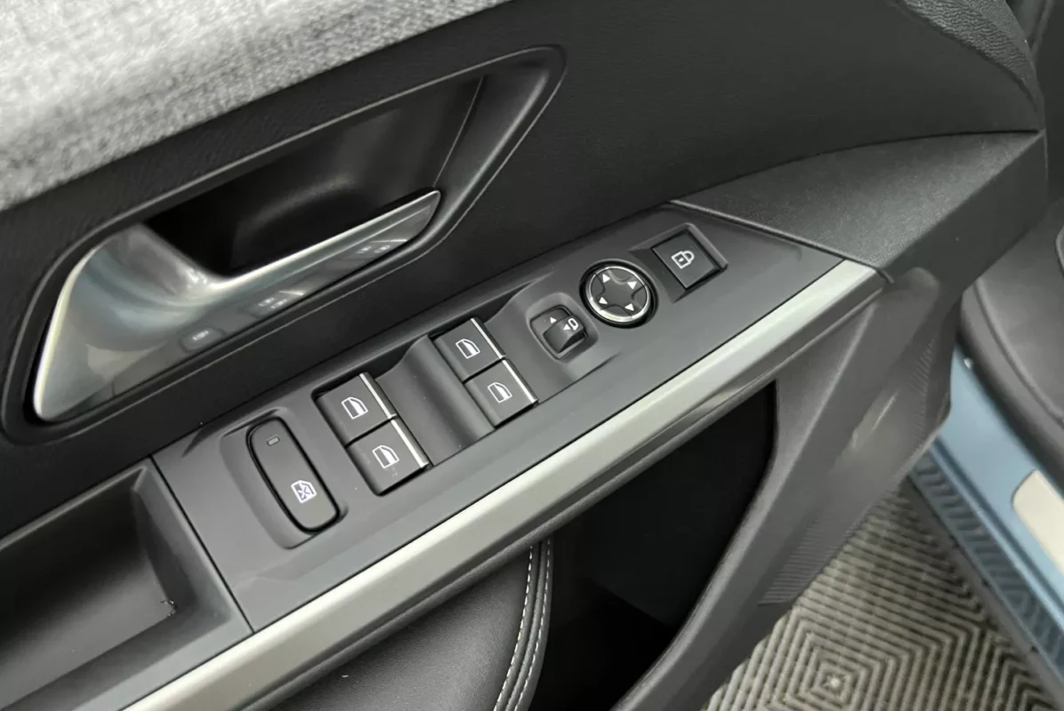PEUGEOT 3008 GT Hybrid 145 e-DCS6 - Image 9