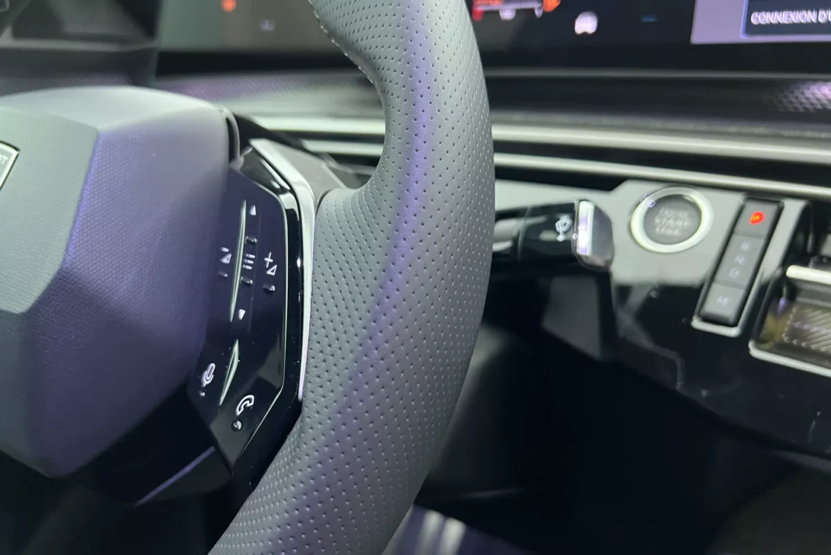 PEUGEOT 3008 GT Hybrid 145 e-DCS6 - Image 7