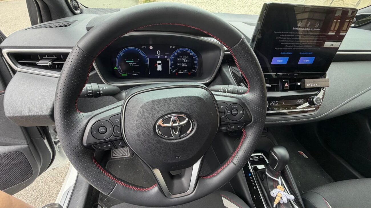 TOYOTA COROLLA GR SPORT 1.8 Hybride 140 ch - Image 2