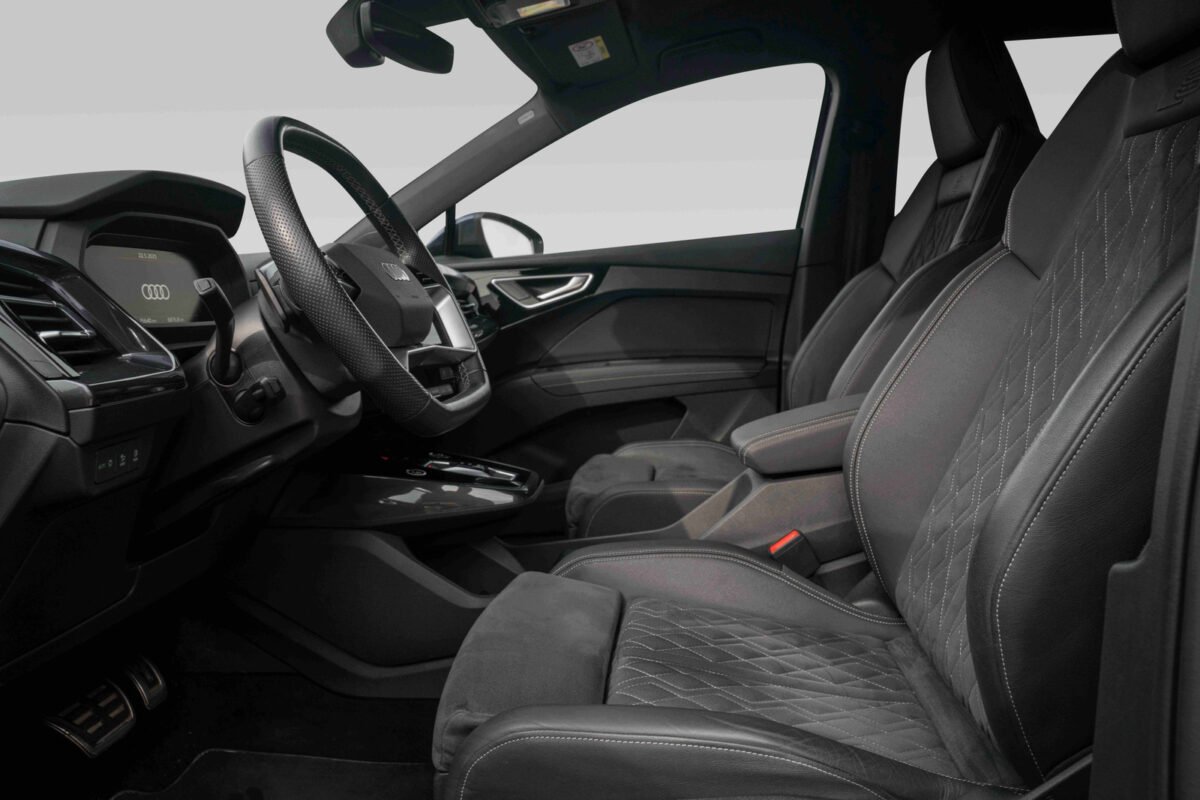 AUDI Q4 E-TRON 40 S LINE BUSINESS - Image 13