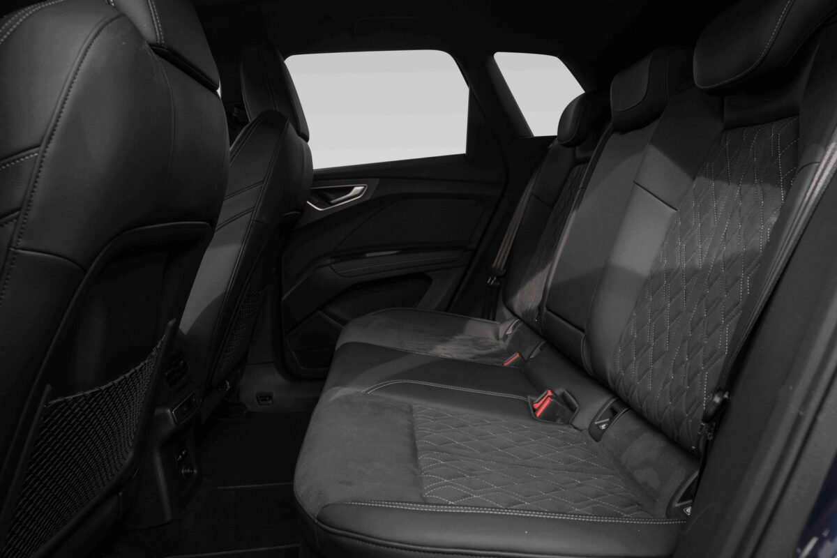 AUDI Q4 E-TRON 40 S LINE BUSINESS - Image 19