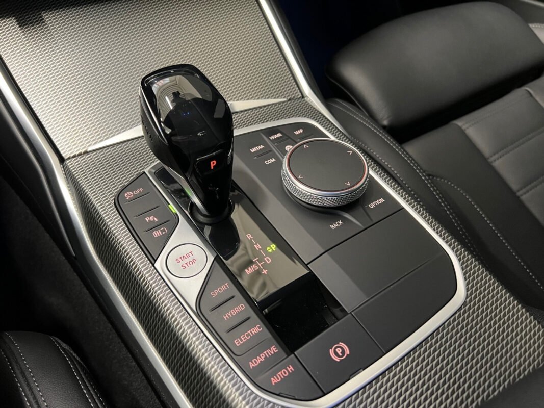 BMW SERIE 3 330E XDRIVE M-SPORT - Image 19