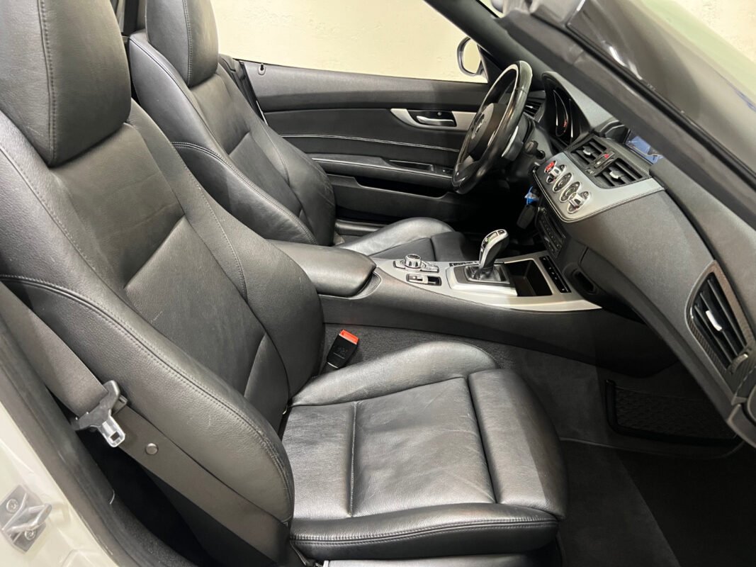 BMW Z4 ROADSTER II SDRIVE18i M SPORT - Image 19