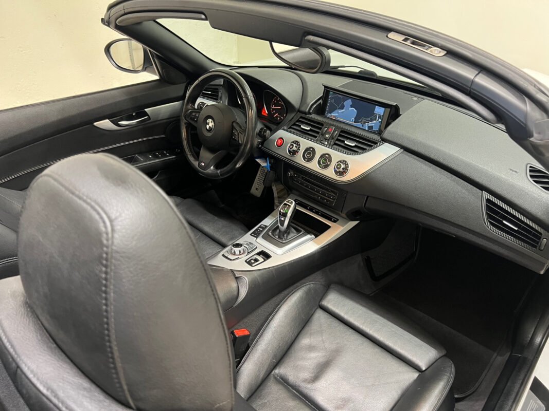 BMW Z4 ROADSTER II SDRIVE18i M SPORT - Image 20