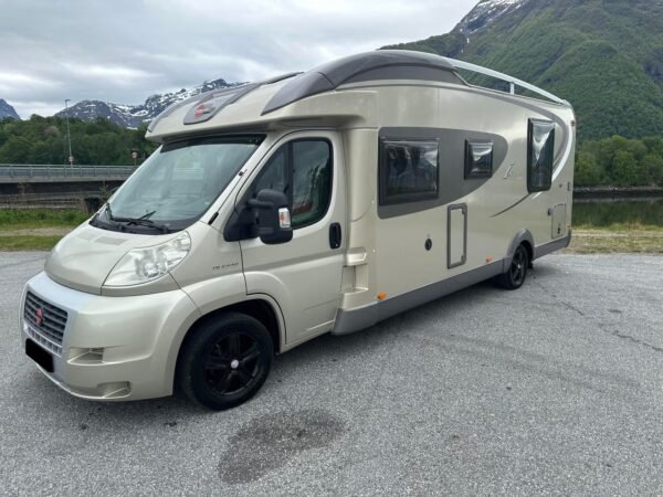 BÜRSTNER IXEO PLUS IT 724