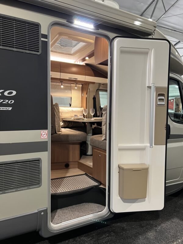BÜRSTNER NEXXO T720 - Image 14