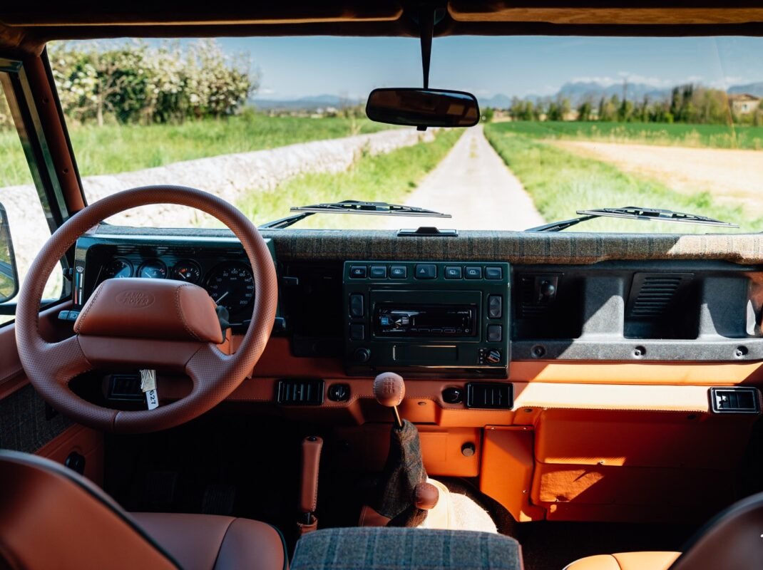 LAND ROVER DEFENDER 110 STATION WAGON TD5 SW 9 PLACES - Image 9