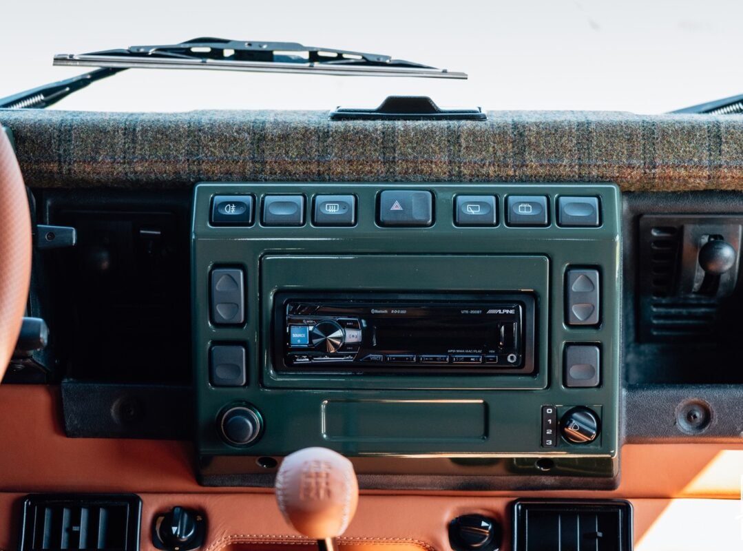LAND ROVER DEFENDER 110 STATION WAGON TD5 SW 9 PLACES - Image 11