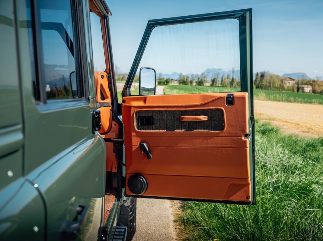 LAND ROVER DEFENDER 110 STATION WAGON TD5 SW 9 PLACES - Image 18
