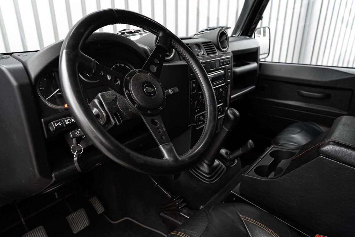 LAND ROVER DEFENDER II 110 PICK UP LXV 2.2 65EME ANNIVERSAIRE - Image 7