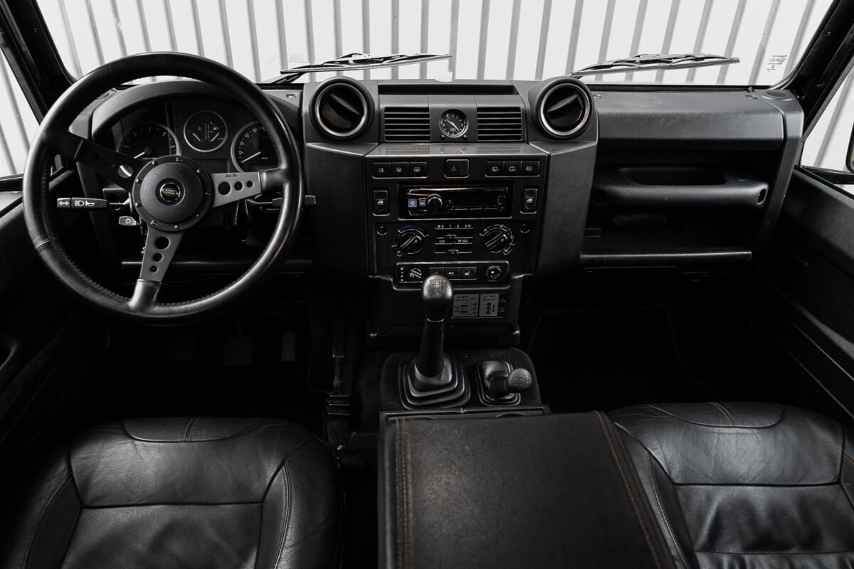 LAND ROVER DEFENDER II 110 PICK UP LXV 2.2 65EME ANNIVERSAIRE - Image 8
