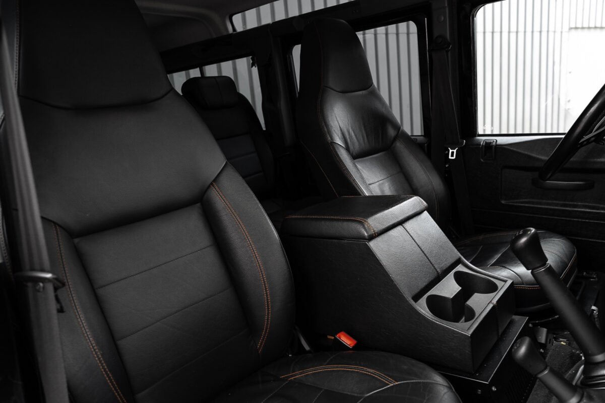 LAND ROVER DEFENDER II 110 PICK UP LXV 2.2 65EME ANNIVERSAIRE - Image 10