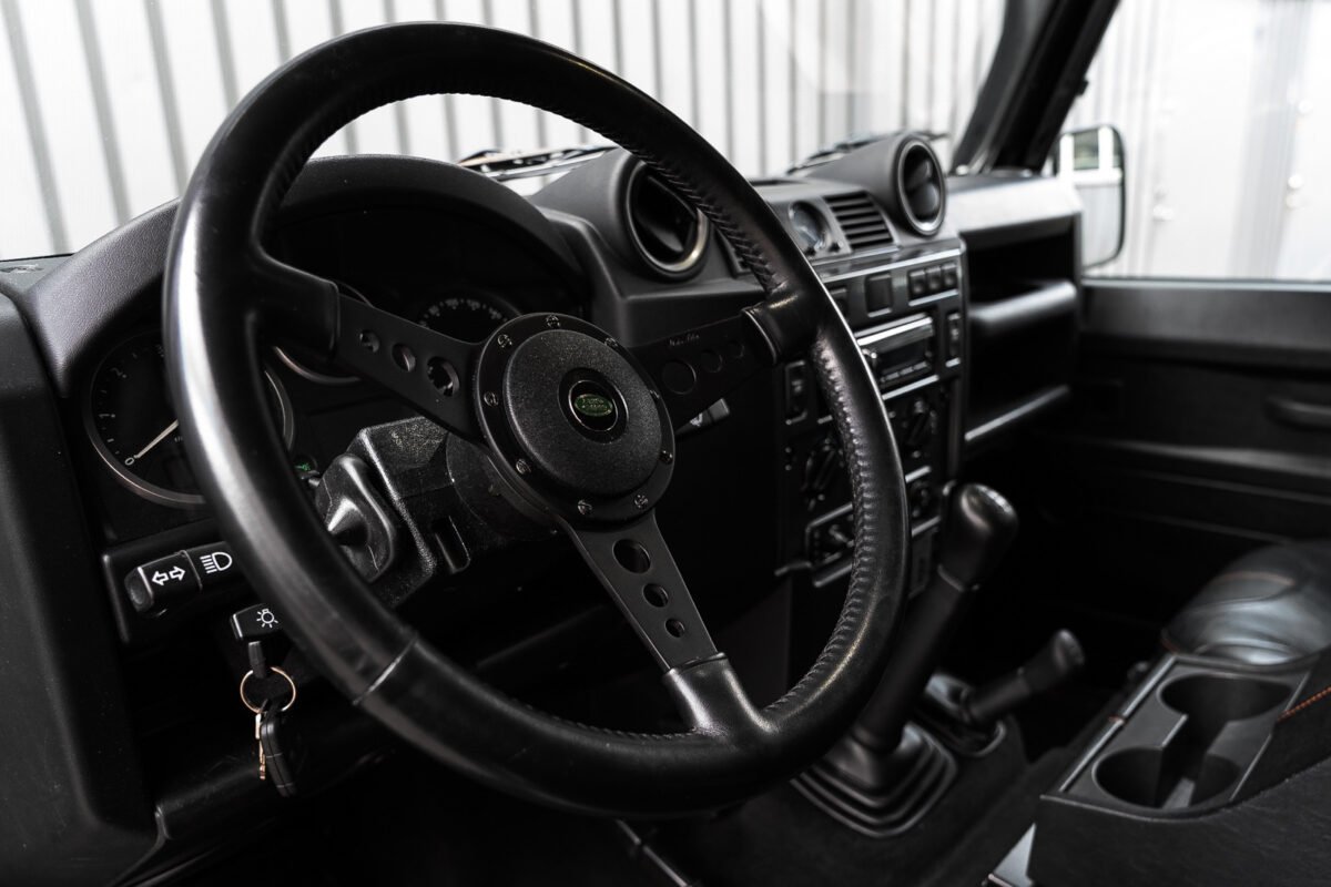 LAND ROVER DEFENDER II 110 PICK UP LXV 2.2 65EME ANNIVERSAIRE - Image 13