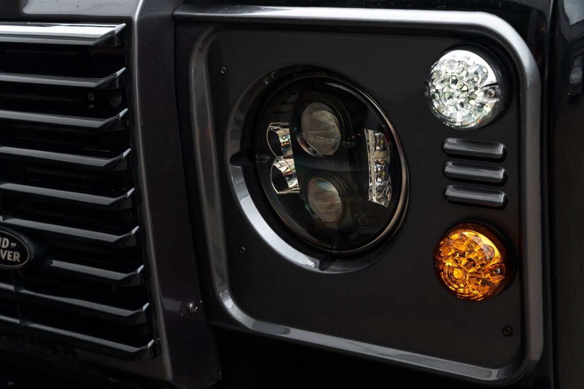 LAND ROVER DEFENDER II 110 PICK UP LXV 2.2 65EME ANNIVERSAIRE - Image 15