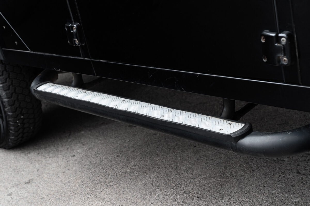 LAND ROVER DEFENDER II 110 PICK UP LXV 2.2 65EME ANNIVERSAIRE - Image 17