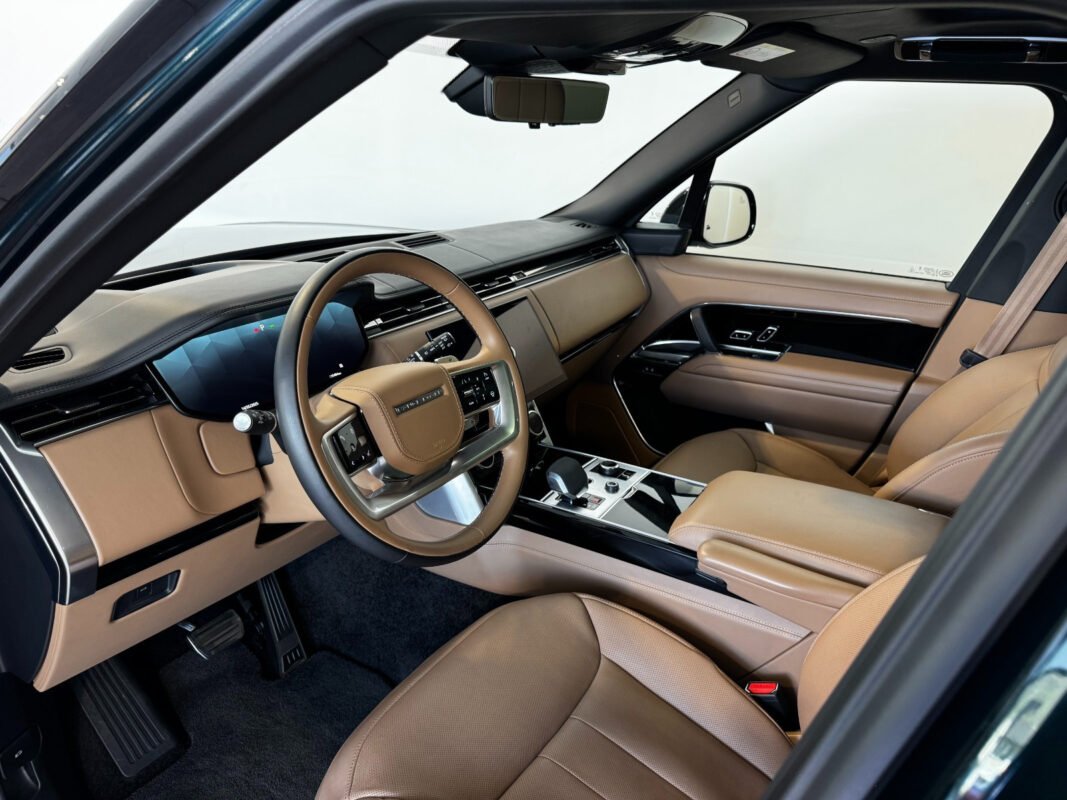 LAND ROVER RANGE ROVER D350 AUTOBIOGRAPHIE SVO - Image 11