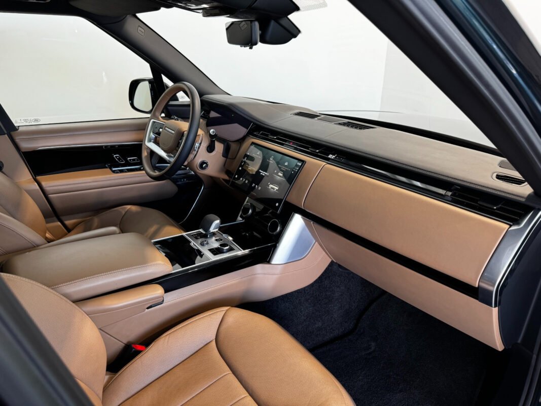 LAND ROVER RANGE ROVER D350 AUTOBIOGRAPHIE SVO - Image 12