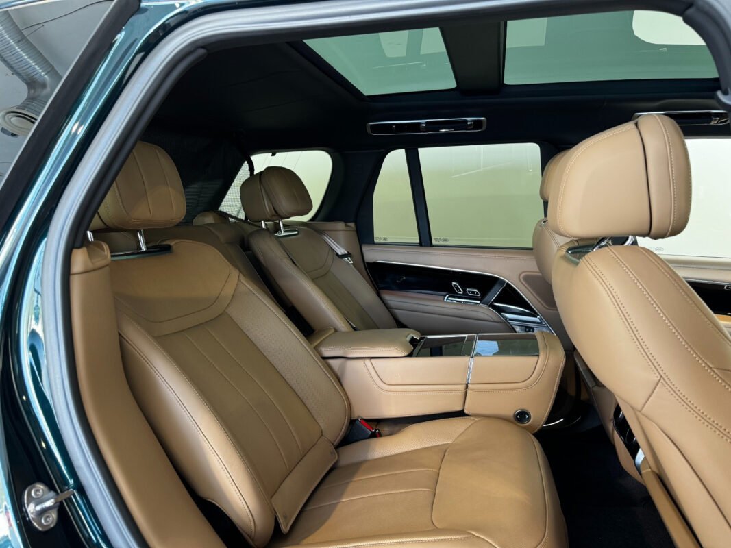 LAND ROVER RANGE ROVER D350 AUTOBIOGRAPHIE SVO - Image 15