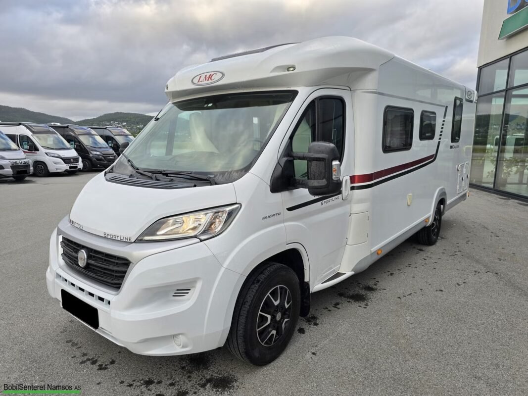 LMC CRUISER T 722 - Image 1