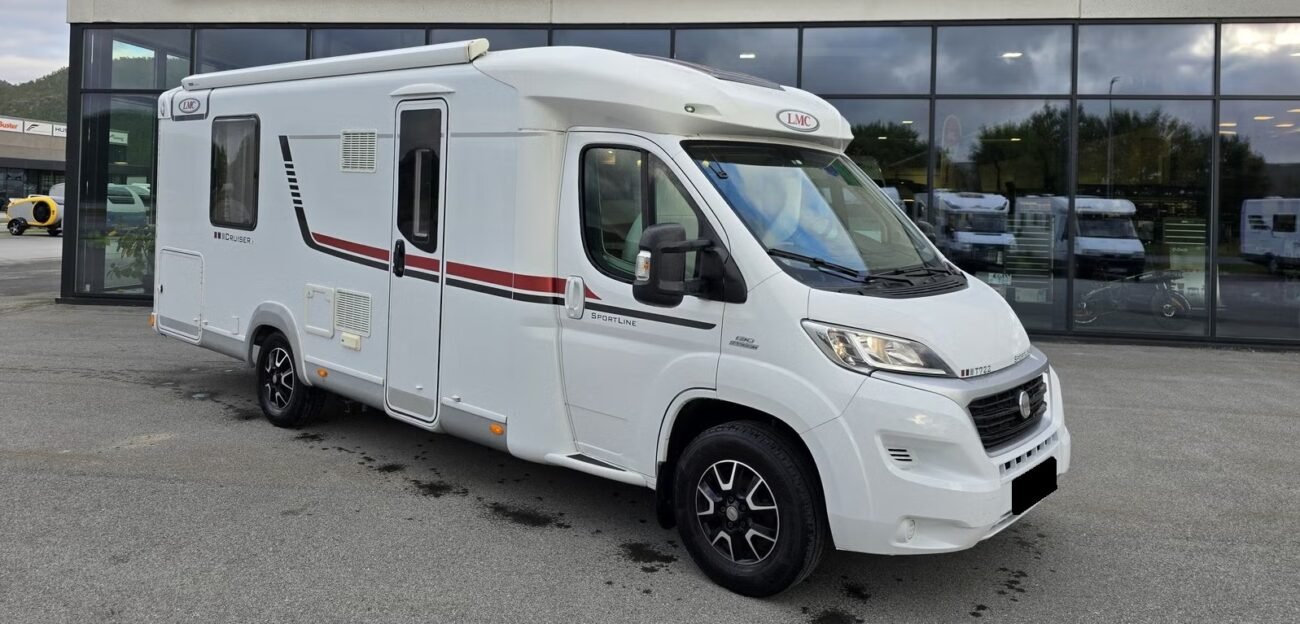 LMC CRUISER T 722 - Image 3