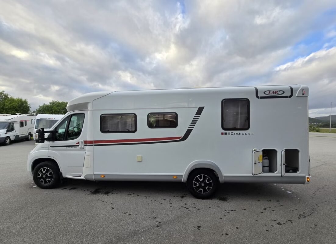 LMC CRUISER T 722 - Image 6