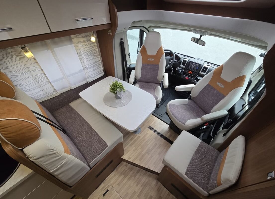 LMC CRUISER T 722 - Image 8