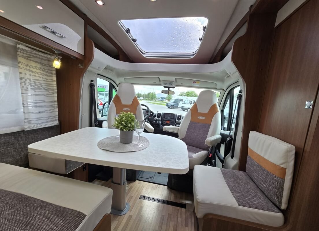 LMC CRUISER T 722 - Image 10