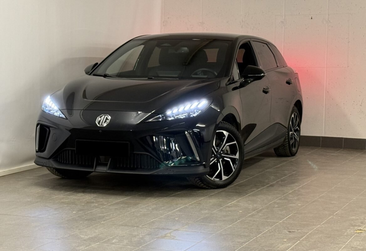 MG MOTOR MG4 EV LUXURY - Image 1