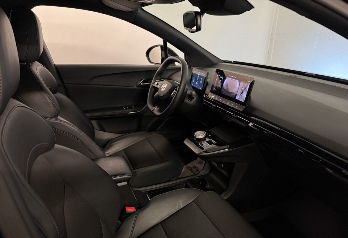 MG MOTOR MG4 EV LUXURY - Image 13