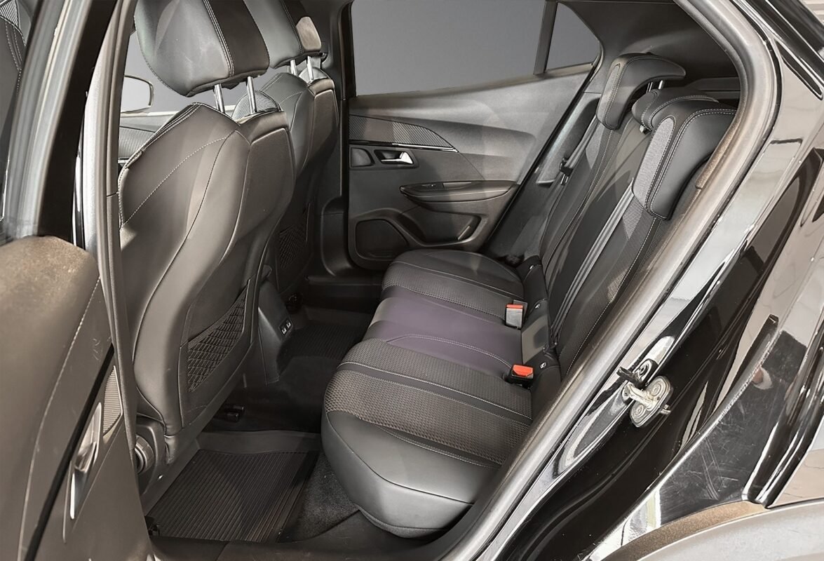 PEUGEOT 2008 II E-2008 136 CH GT - Image 10