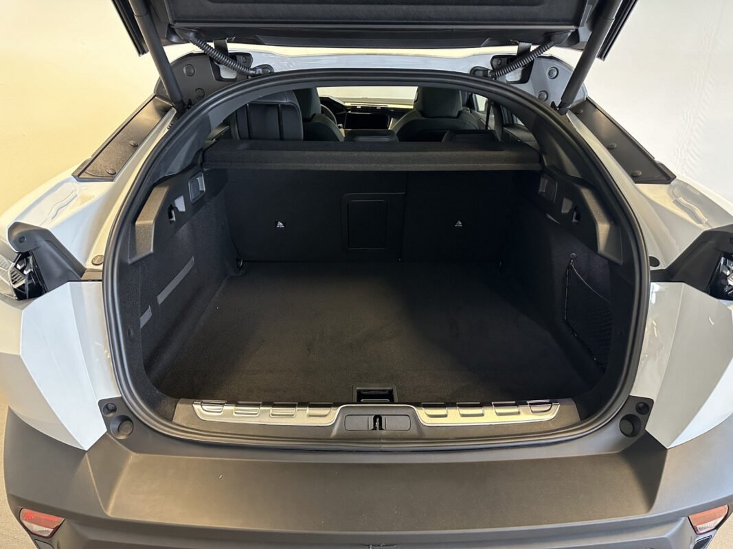 PEUGEOT 408 PLUG-IN HYBRID GT E-EAT8 - Image 11
