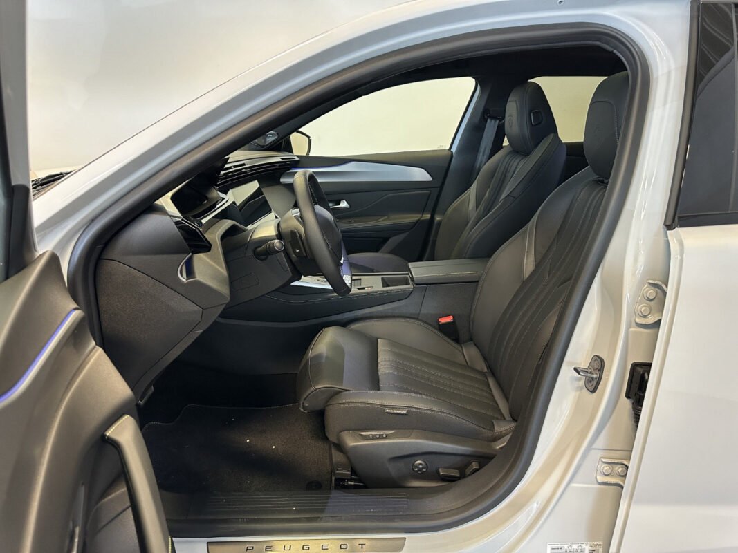 PEUGEOT 408 PLUG-IN HYBRID GT E-EAT8 - Image 14