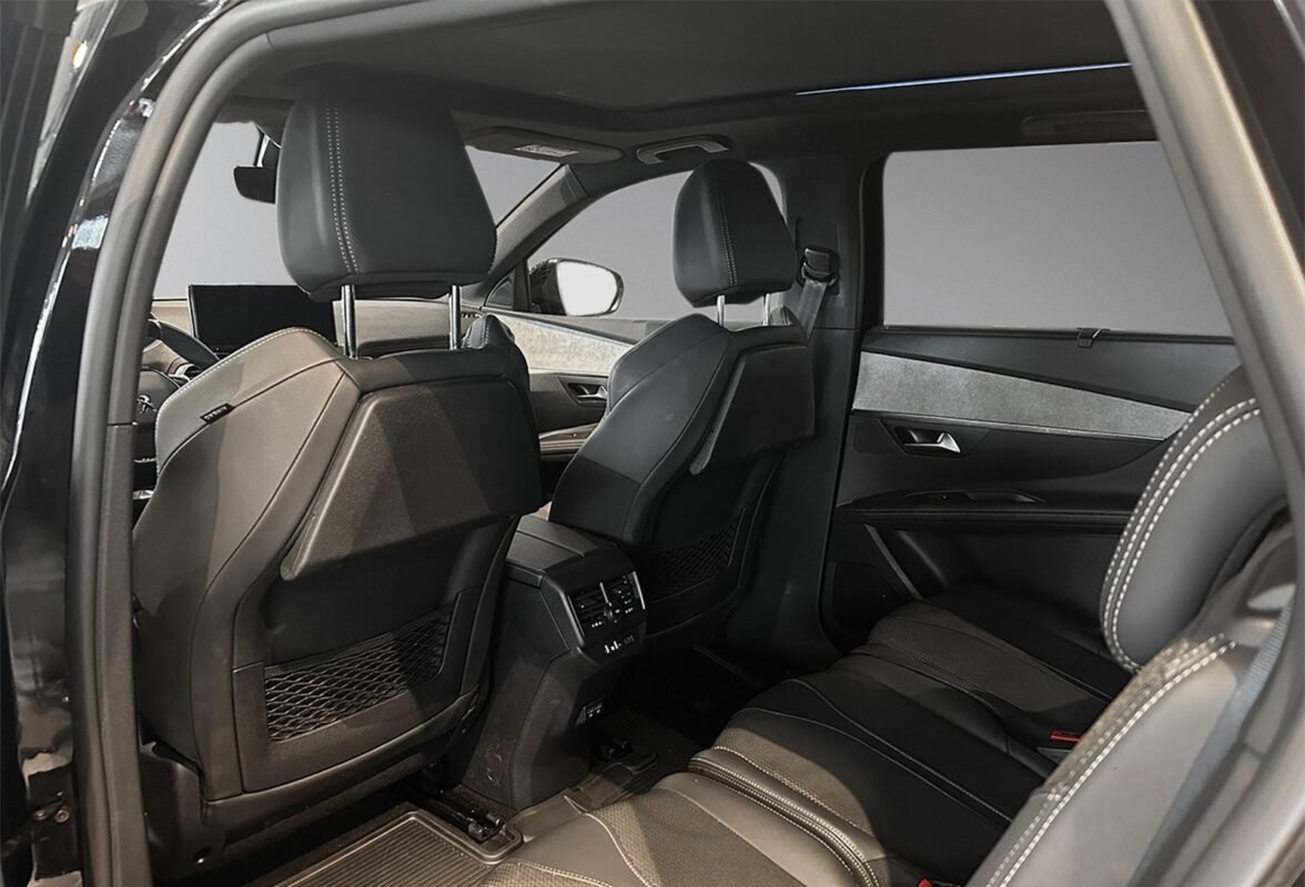 PEUGEOT 5008 II 1.5 BLUEHDi 130CH S&S GT PACK EAT8 BLACK PACK - Image 15