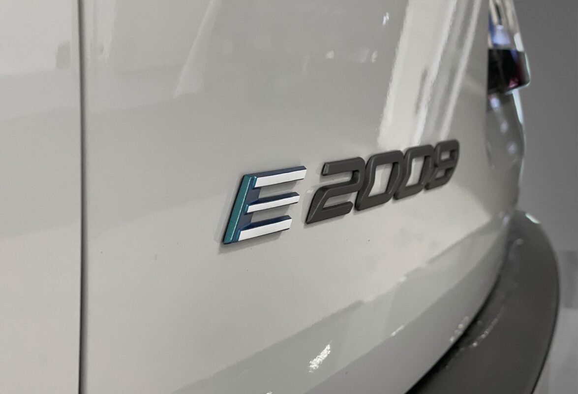 PEUGEOT E-2008 156 CH GT - Image 9