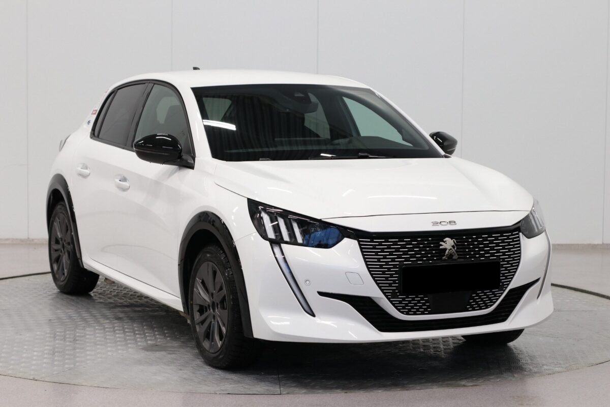PEUGEOT E-208 136CH GT - Image 1