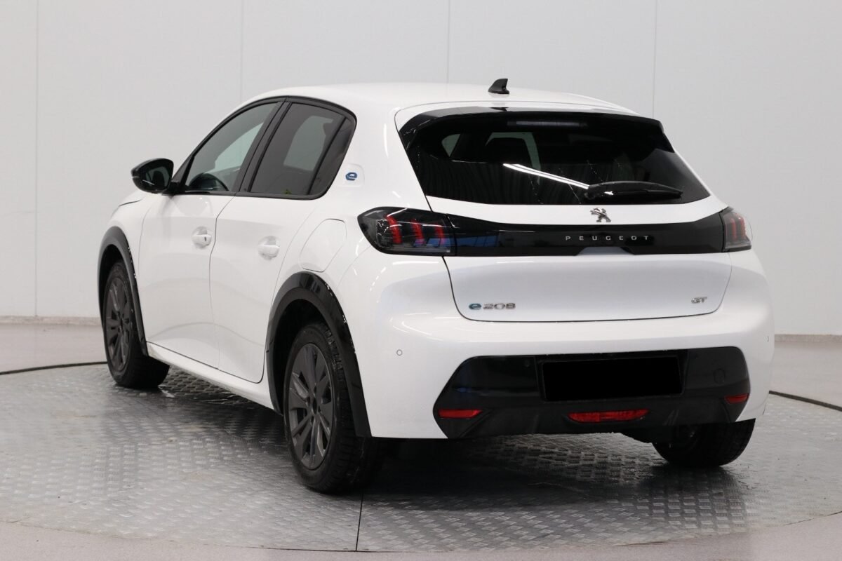 PEUGEOT E-208 136CH GT - Image 6