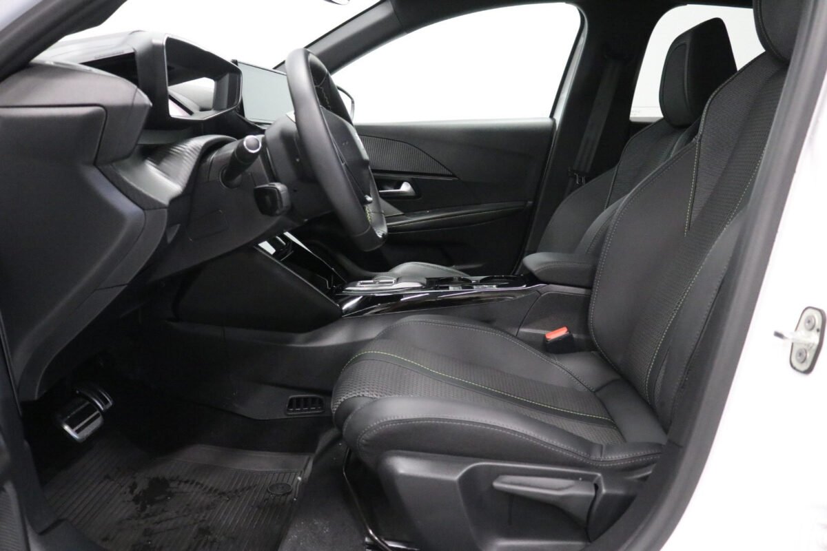 PEUGEOT E-208 136CH GT - Image 8