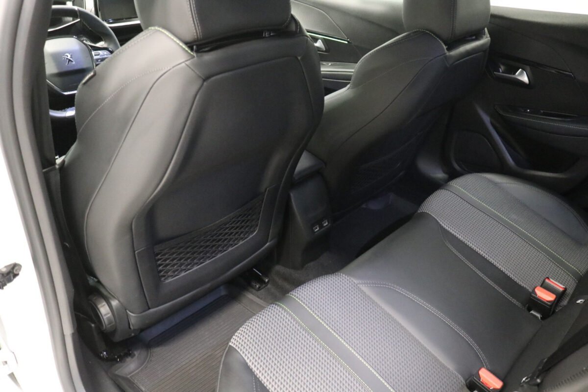 PEUGEOT E-208 136CH GT - Image 11