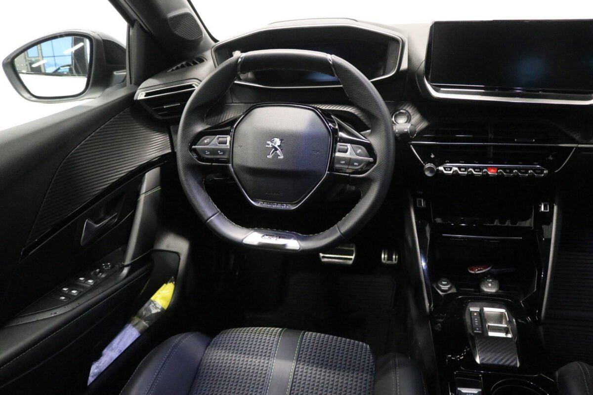 PEUGEOT E-208 136CH GT - Image 12
