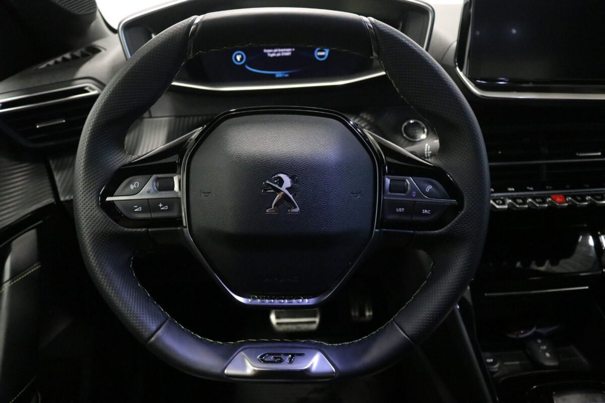 PEUGEOT E-208 136CH GT - Image 15