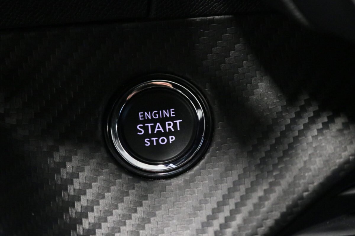 PEUGEOT E-208 136CH GT - Image 16