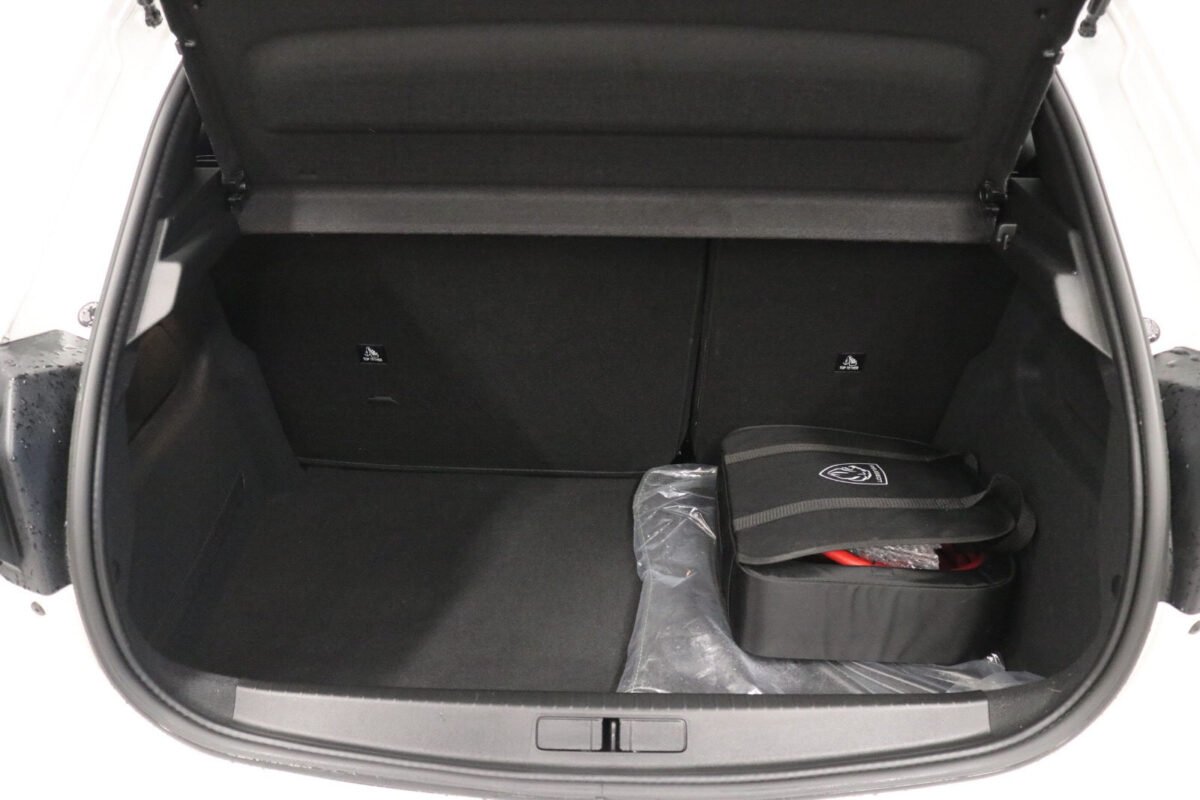 PEUGEOT E-208 136CH GT - Image 18