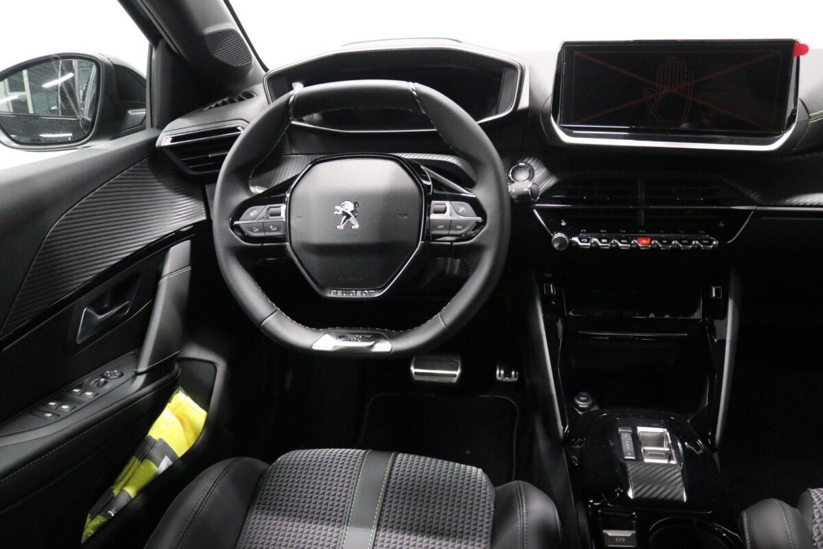 PEUGEOT E-208 136CH GT - Image 10
