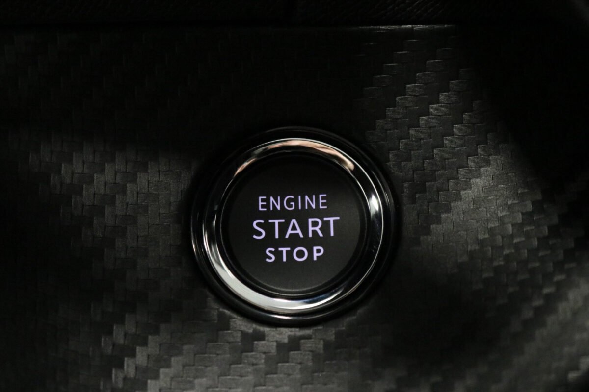 PEUGEOT E-208 136CH GT - Image 14
