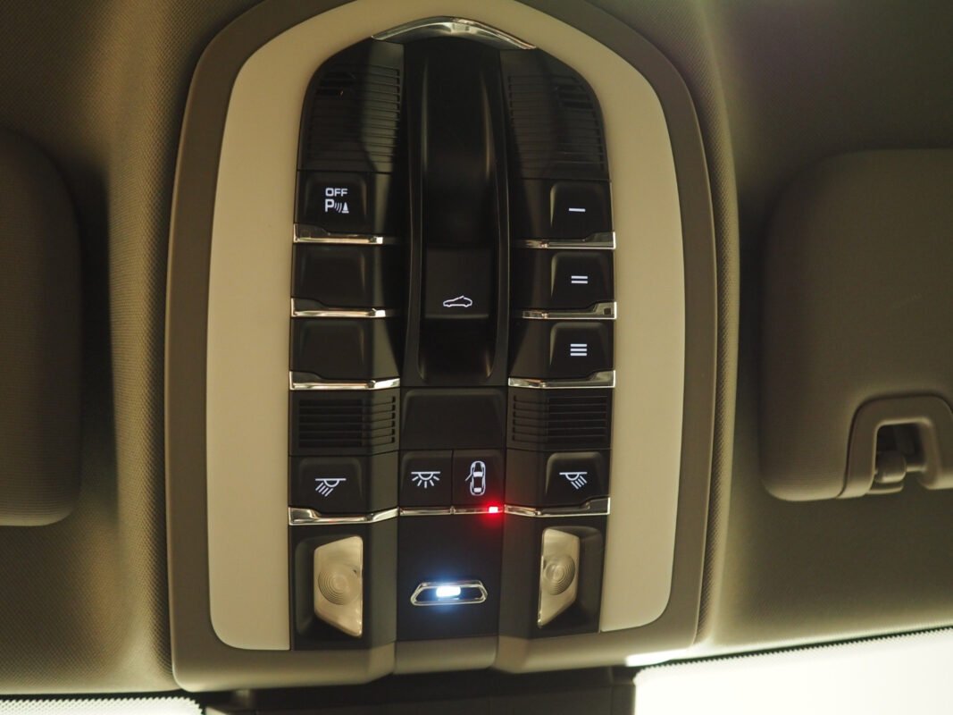 PORSCHE PANAMERA I (970) 3.0 - Image 11